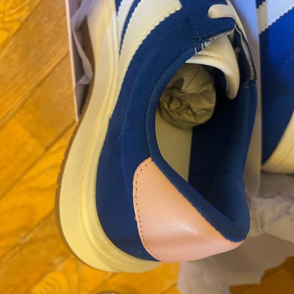 Madden Girl Women’s Navida Sneaker - Picture 7 of 11